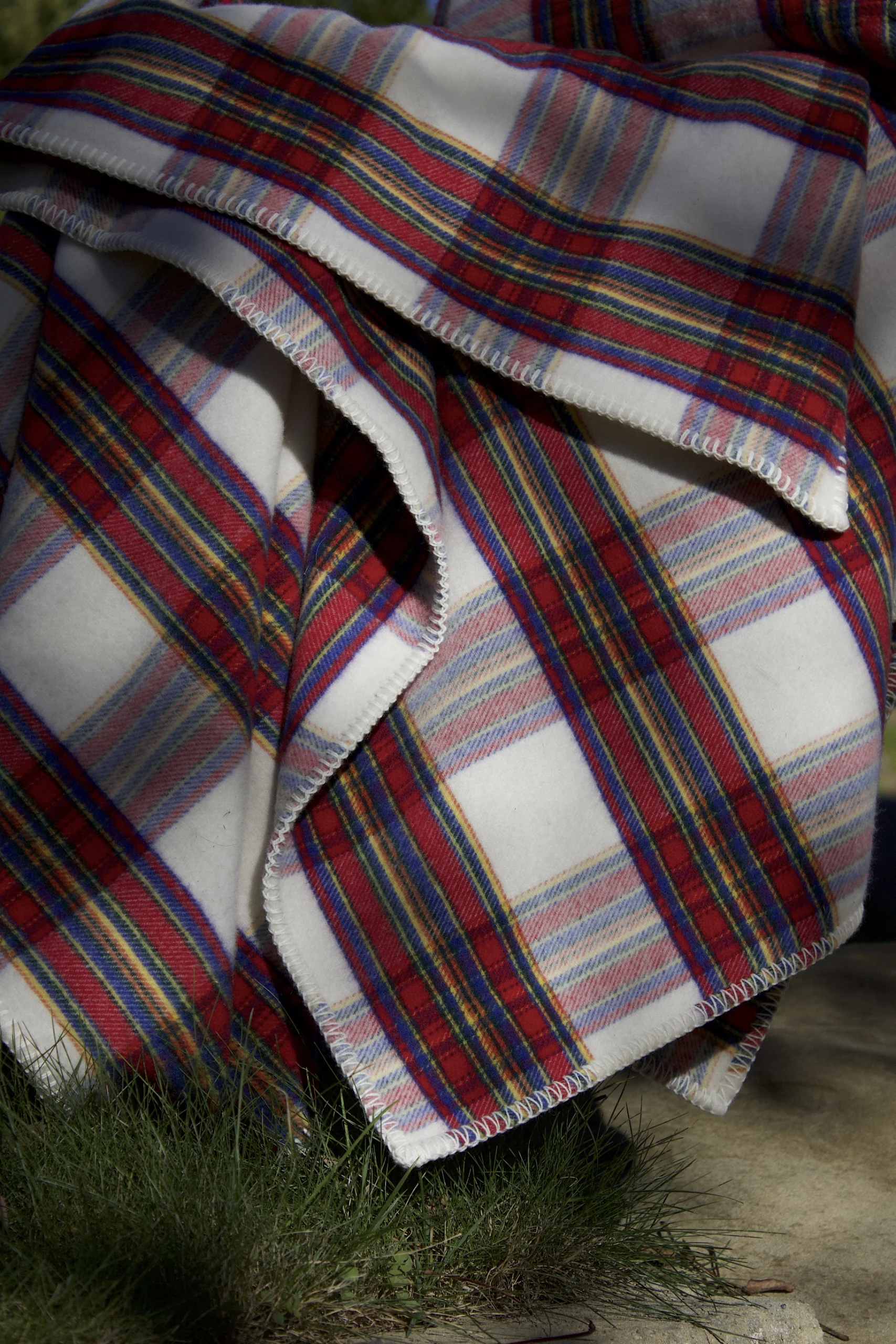 Bright Grampy Tartan Cashmere Blanket - Image 11