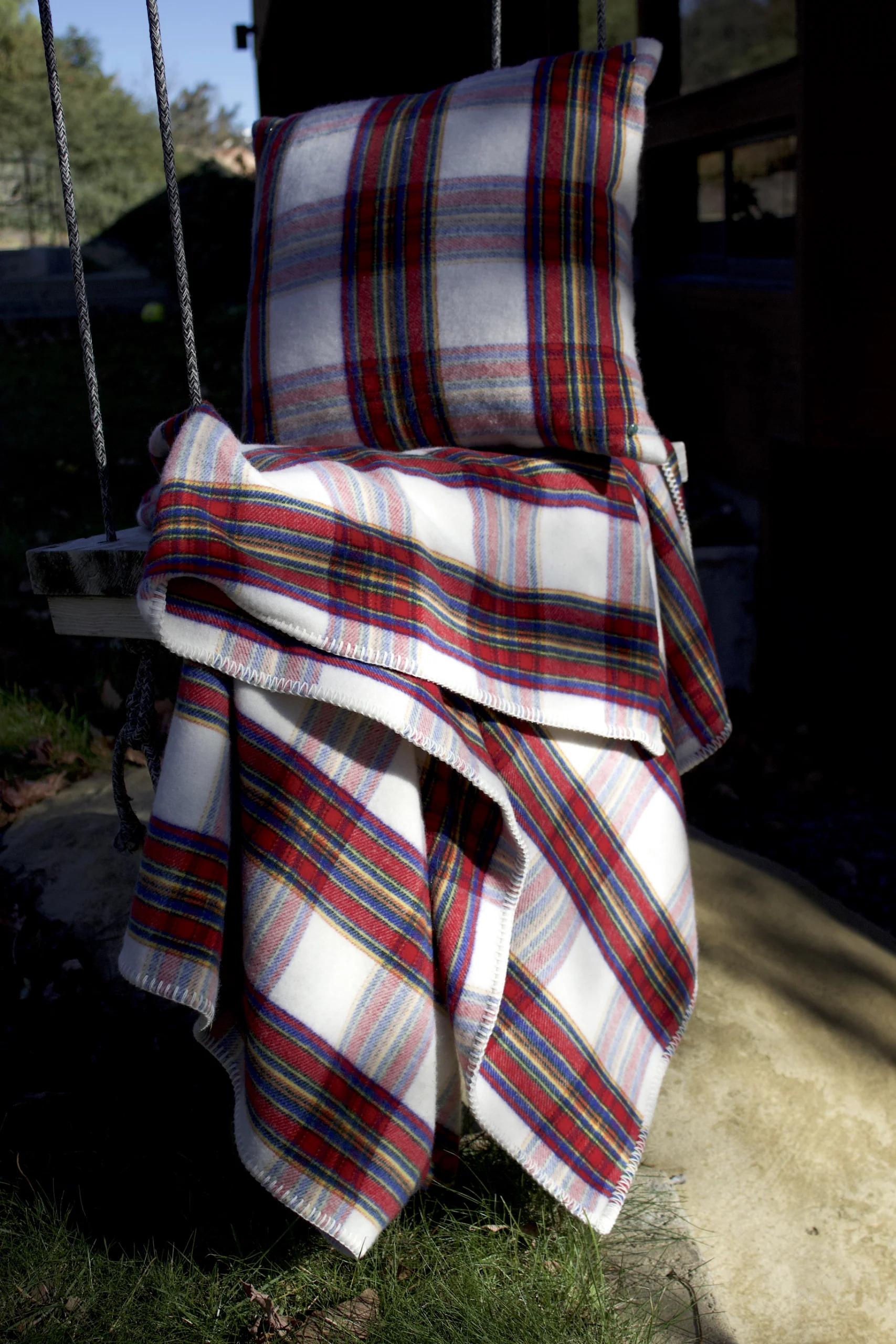 Bright Grampy Tartan Cashmere Blanket - Image 6